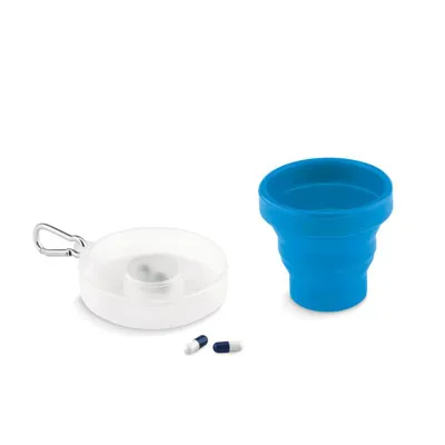 CUP PILL / ZĀĻU TRAUCIŅŠ + GLĀZĪTE AR KARABĪNI / 2 KRĀSĀS