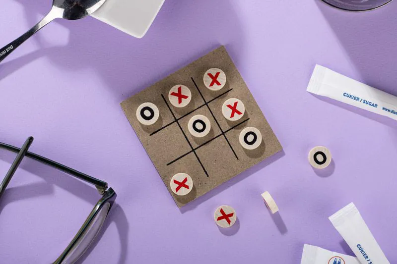 MINI TIC TAC TOE SPĒLE 
