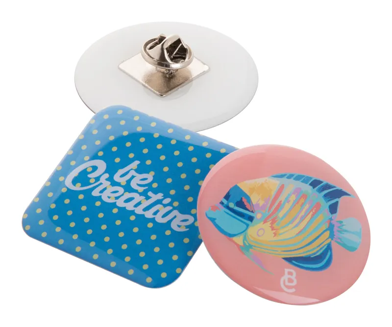 PĒC INDIVIDUĀLA DIZAINA RAŽOTA NOZĪMĪTE AR PILNKRĀSU APDRUKU UN EPOKSĪDA PĀRKLĀJUMU / LĪDZ 15 cm² / AP718031