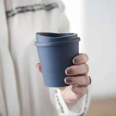 PLASTMASAS GLĀZĪTE SWITCH AR VĀCIŅU / 200 ML / 4 KRĀSĀS