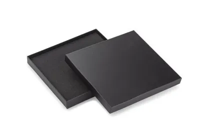 PREMIUM DĀVANU KASTE NO STINGRA MATERIĀLA ''UNIVER'' / 230 x 248 x 30 mm