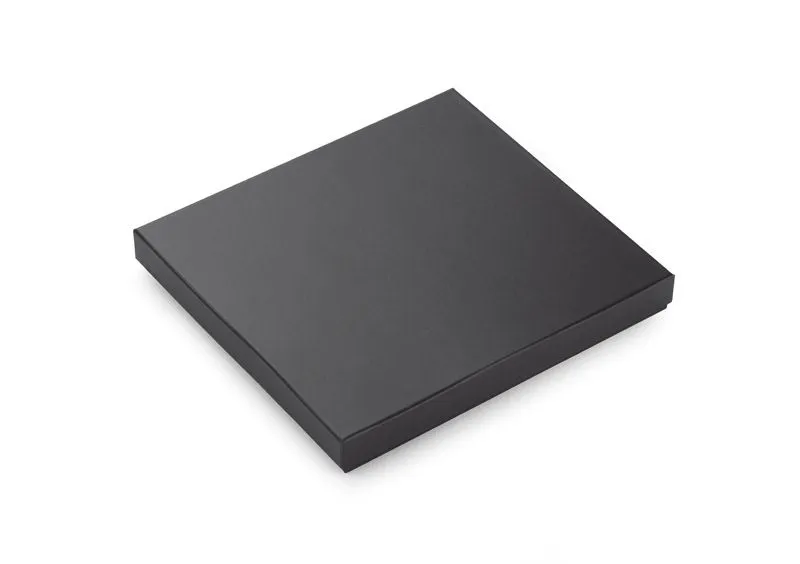 PREMIUM DĀVANU KASTE NO STINGRA MATERIĀLA ''KAJERO'' / 230 x 248 x 30 mm / PAREDZĒTA KLADEI UN PILDSPALVAI / BC02211