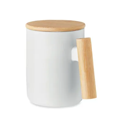 PORCELĀNA KRŪZE AR BAMBUSA VĀKU UN ROKTURI 
